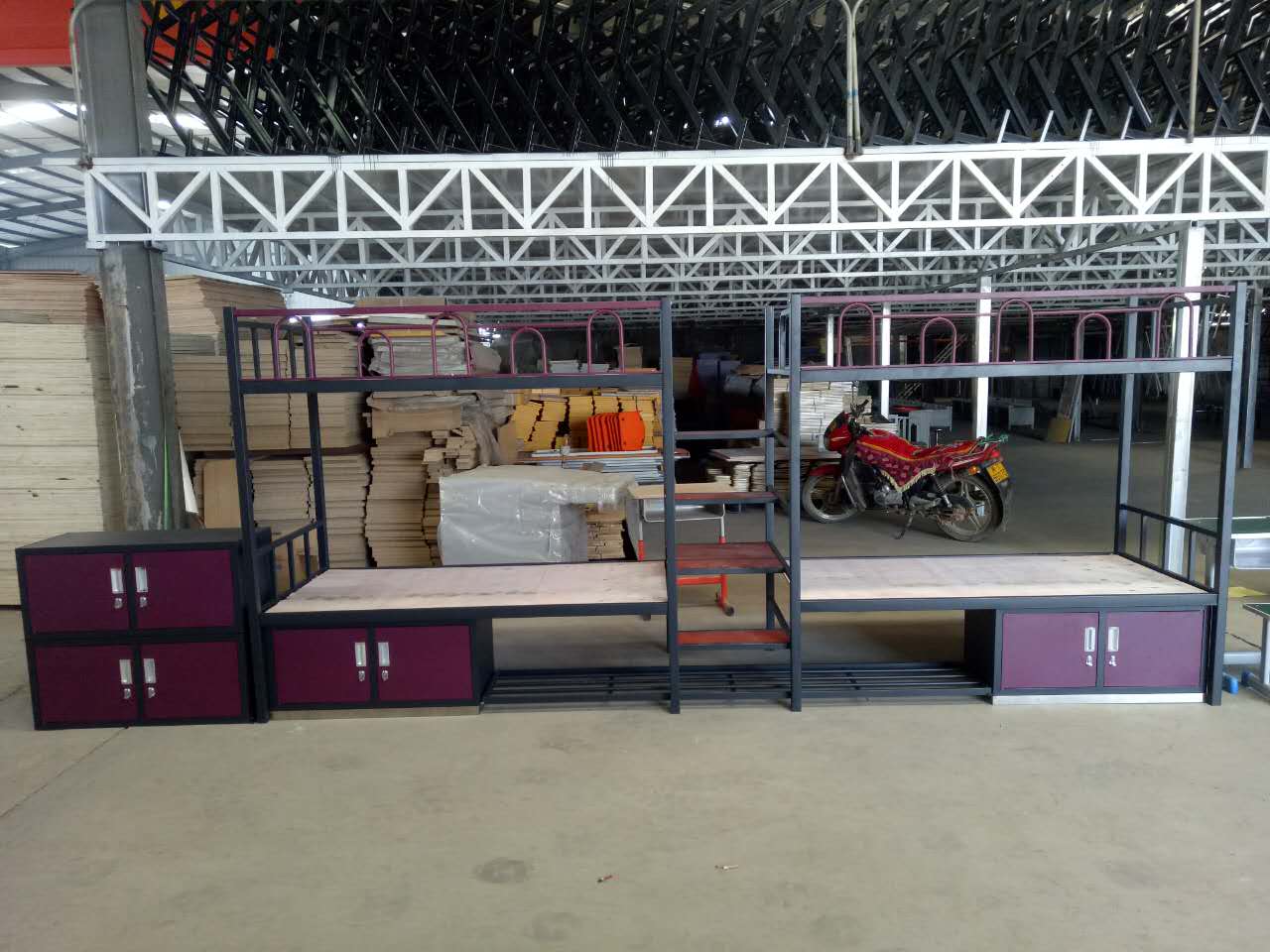 學(xué)生上下床